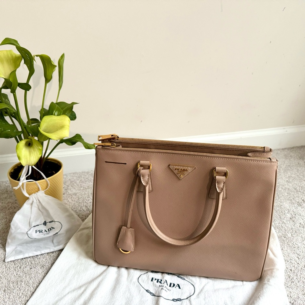 Prada Galleria Saffiano - Medium Siza Cammeo